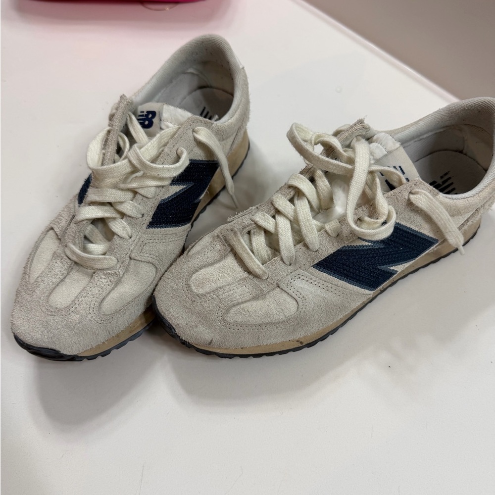 Stylish New Balance 471 Lifestyle Sneakers 🤎 (Men 8/Women 9.5)
